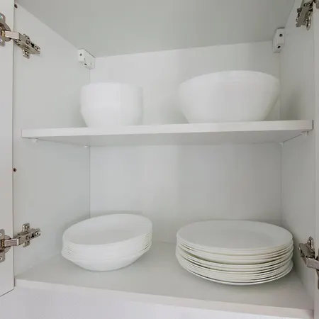 Tolstov - 3 - Kitchen - Dining Area - 25 Min Messe Dus דירה דיסבורג