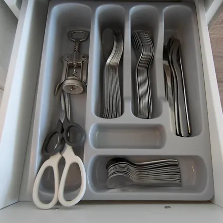 Tolstov - 3 - Kitchen - Dining Area - 25 Min Messe Dus