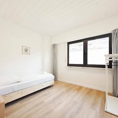 Raj Living - 3 - Kitchen - Dining Area - 25 Min Messe Dus *