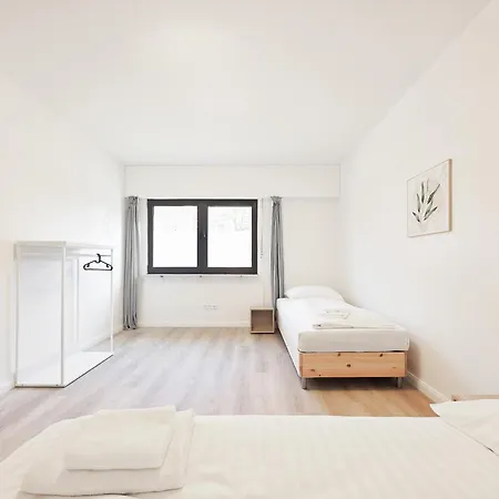 아파트 Tolstov - 3 - Kitchen - Dining Area - 25 Min Messe Dus *