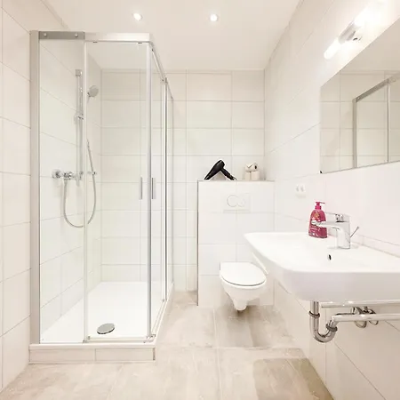 Tolstov - 3 - Kitchen - Dining Area - 25 Min Messe Dus דירה