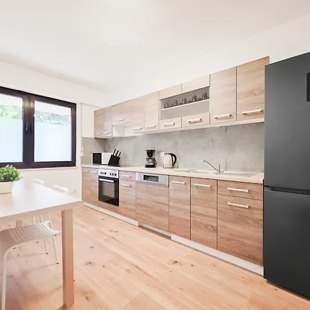 Raj Living - 3 - Kitchen - Dining Area - 25 Min Messe Dus Apartment *