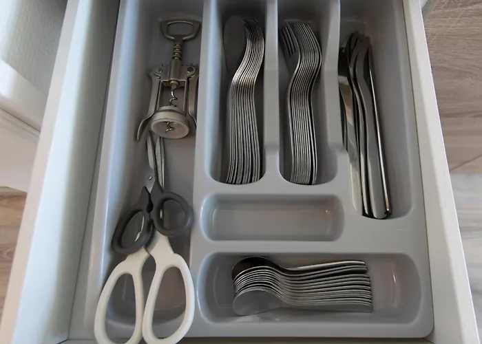 Tolstov - 3 - Kitchen - Dining Area - 25 Min Messe Dus