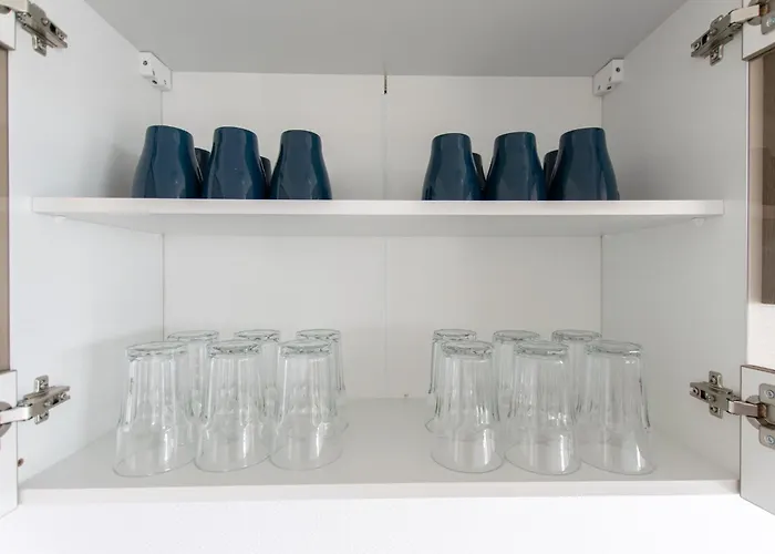 Tolstov - 3 - Kitchen - Dining Area - 25 Min Messe Dus Apartament *