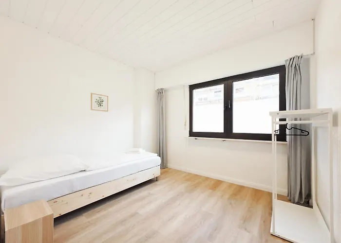 Tolstov - 3 - Kitchen - Dining Area - 25 Min Messe Dus *