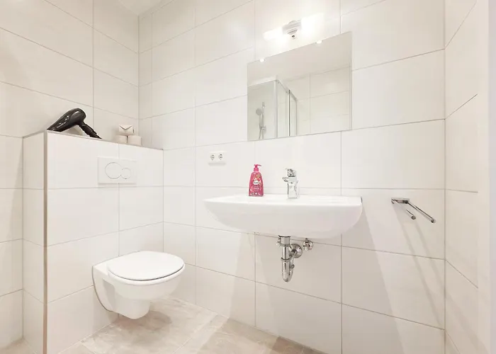 Tolstov - 3 - Kitchen - Dining Area - 25 Min Messe Dus